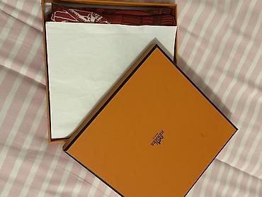 bordo şalvar: Hermès ipək yaylıq – “Suite et Poursuite” - Brend: Hermès Paris — 8