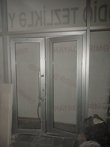 Pəncərələr: Mağaza qapıları lalafo.az -da Pəncərələr: Mağaza qapıları