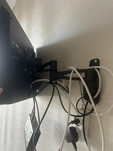 не нужное: Телевизор Toshiba с настенным кронштейном и приставкой. Без пульта - — 2