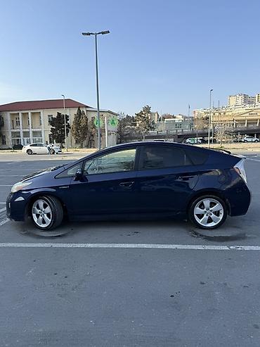 prius diskləri: Toyota Prius Hybrid – mavi rəng, 5 qapılı liftbek kuzov. Texniki — 5