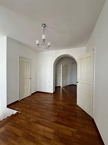 Sale of cottages and houses: Сдается уютный дом в аренду под офис или проживание. Площадь - 300 at lalafo.kg — 8 Sale of cottages and houses: Сдается уютный дом в аренду под офис или проживание. Площадь - 300 — 8