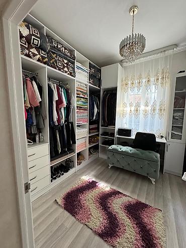 Продажа коттеджей и домов: Продаётся уютный дом в Золотом квадрате. Хорошее расположение, все — 9