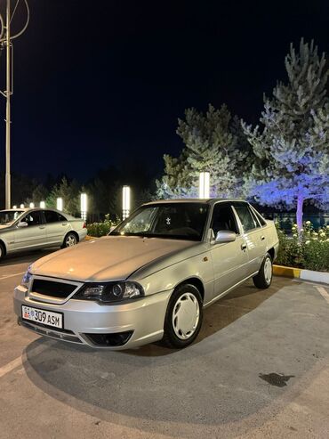 диск на некси: Автомобиль Daewoo Nexia в кузове седан, окрашенный в серебристый цвет