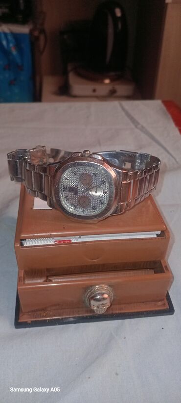 Qol saatları: Metal qolbaqlı kişi saatı - Korpus və qolbaq: paslanmayan polad — 3