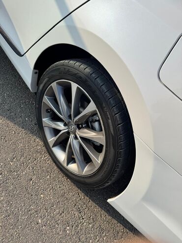 Hyundai: Hyundai Grandeur: 2.2 l | Sedan — 3