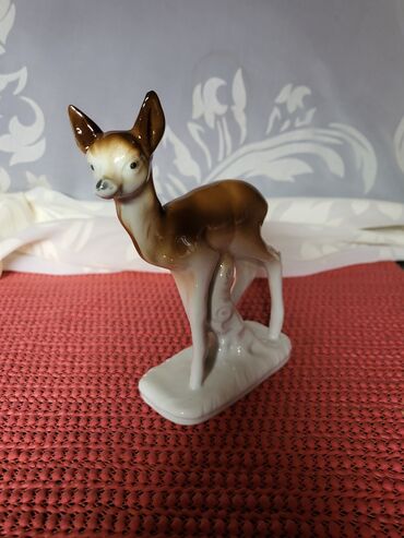 Ostali kućni dekor: Figura nova nemacka foreign 70,80te. Porcelanska figura,sve na njoj — 3