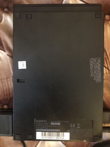 PS2 & PS1 (Sony PlayStation 2 & 1): Sony PlayStation 2 (PS2) videooyun konsolu. SCPH-70004 model nömrəli
