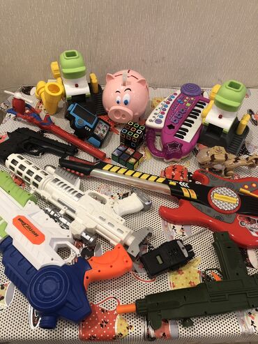 Oyuncaqlar: Hamisi bir yerde-8 m.tecili satilir,oyuncaqlar ishlemirler — 5