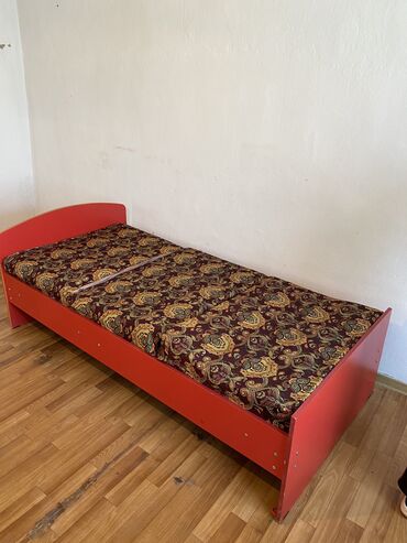 мебель в беловодске: Полуторная Кровать, Б/у
