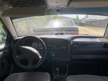 Volkswagen: Volkswagen Vento: 1994 г., 1.8 л, Механика, Бензин