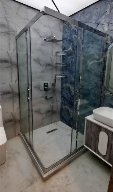 Hamam üçün aksessuarlar: Şüşə Duş Kabinləri – müasir vanna otaqları üçün estetik və funksional