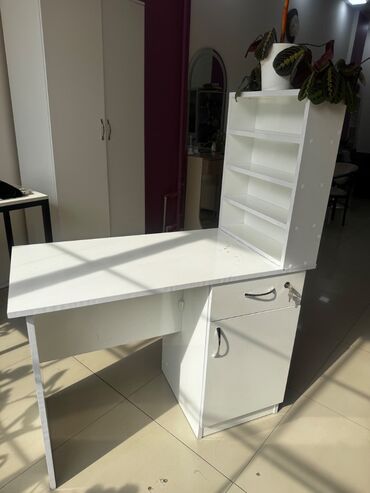 Salon masaları: Yeni, Manikür üçün masa