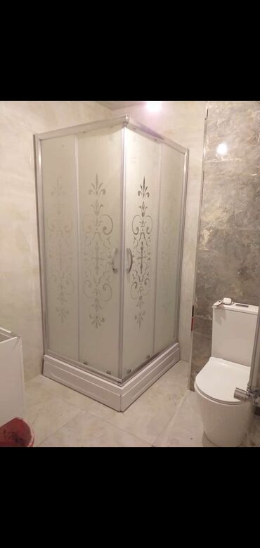 Duş kabinaları, arakəsmələr: Yeni Arakəsmə, Künc üçün, Pulsuz çatdırılma — 8