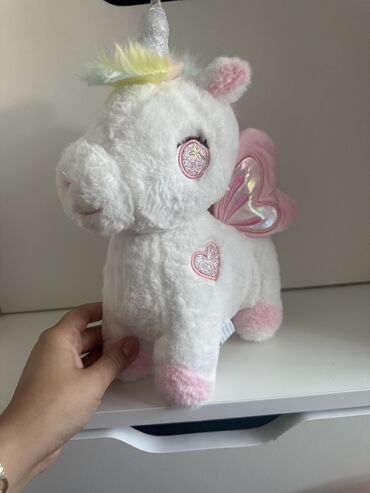 qanadlar: Plyuş “Unicorn” oyuncaq - Yumşaq, ağ plyuş materialdan hazırlanıb -