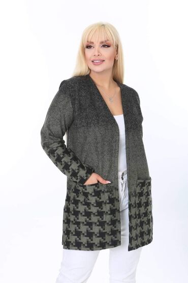 Kaputi: Kardigani Xl do 4xl
3200 — 4