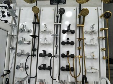 hamam ucun ayaq alti: Duş və vanna otağı üçün qarışdırıcı və duş sistemi kolleksiyası -