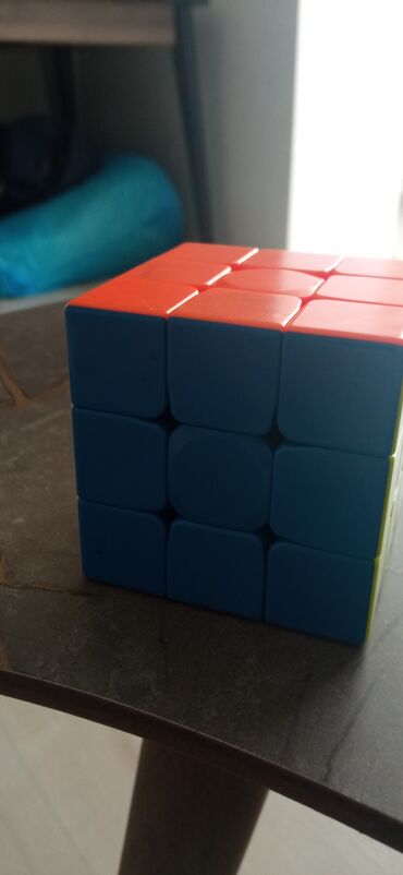 строительный кубик: Klassik kubik-rubik. Hər şey yerindədir və yaxsi hərəkət edir