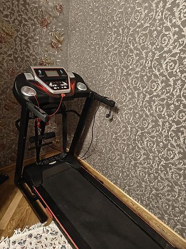 İdman və istirahət: Qaçış trenajoru – qatlanan, kompakt ev istifadə üçün - Elektriklə — 4