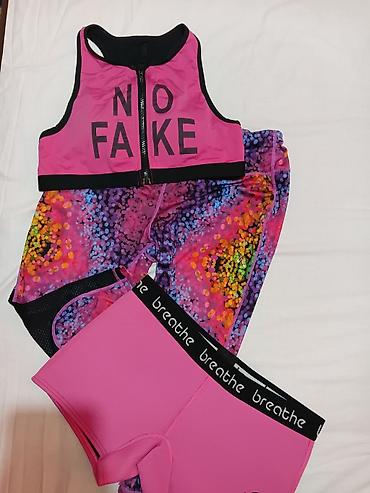 Gornji i donji deo: Sportski komplet za trening – 3 dela - Sportski grudnjak/kratki top u — 1