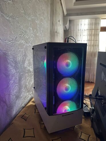 Мониторы: Intel Core i5-12400F prosessoru və NVIDIA GeForce RTX 3060 qrafik