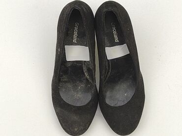 krótkie spodenki damskie z ćwiekami: Flat shoes for women, 37, condition - Fair