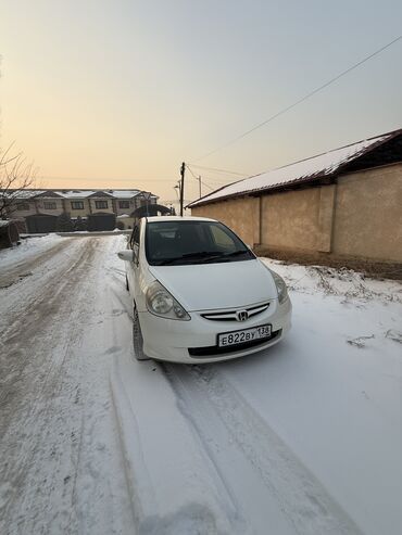 Honda: Honda Fit: 2005 г., 1.3 л, Вариатор, Бензин, Седан