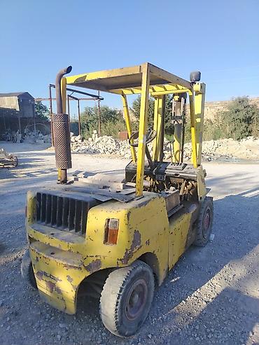 Sarı rəngli forklift (yükləyici) - Yanacaq tipi: daxiliyanma