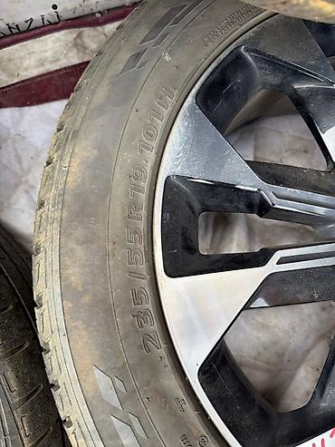 6 2: Колесо летнее Kumho R19 - Размер шины: 235/55 R19 - Посадочные — 4