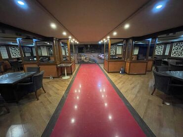 Restoran, kafelər: İçəri şəhər metrosunun yaxınlığında, 360 kv sahəsi olan (yarızirzəmi — 16