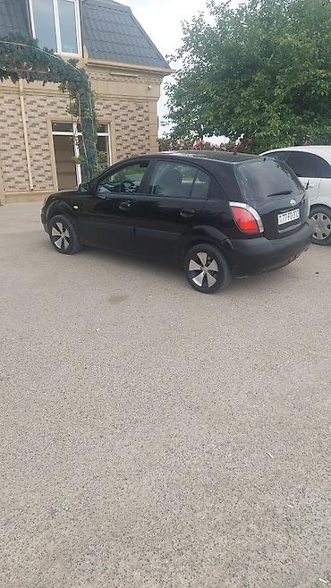 продается авто: Kia Rio üçün 14 ölçülü təkər diski və şin komplekti. Şəkillərdə — 2