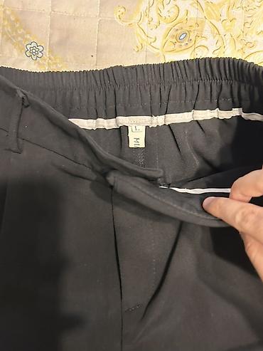 şortik kişi: Şortikdi L razmer 1.70 boya dizdən olur 65 kiloya qədər olur ciddi — 2