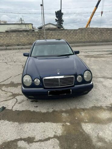 Mercedes-Benz: Mercedes-Benz E 200: 2 l | 1998 il Sedan