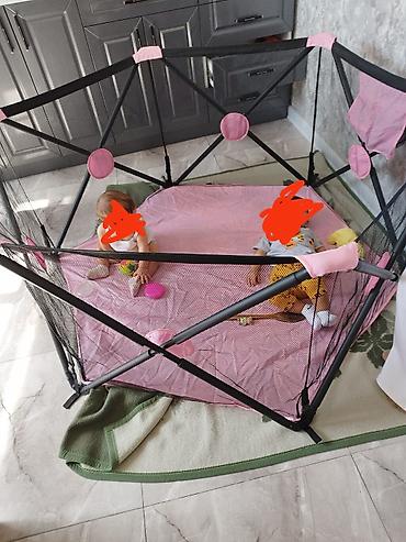 işlənmiş manej: Uşaq oyun manesi (playpen) – altıguşəli forma, qara metal/plastik — 1