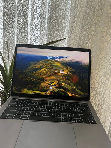 Apple MacBook: İşlənmiş Apple MacBook, 13.1 ", Intel Core i5, 512 GB, Ünvandan götürmə