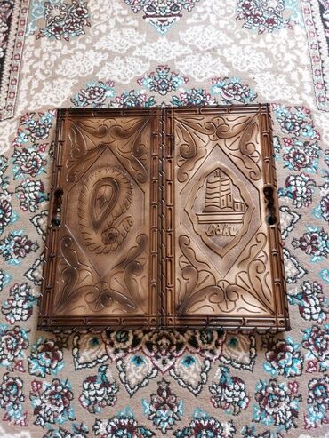 Nərdlər: Ağac oyma nərd/şaşki dəsti.Daşı,Zəri və Sumkasi üstündə verilir. - — 17