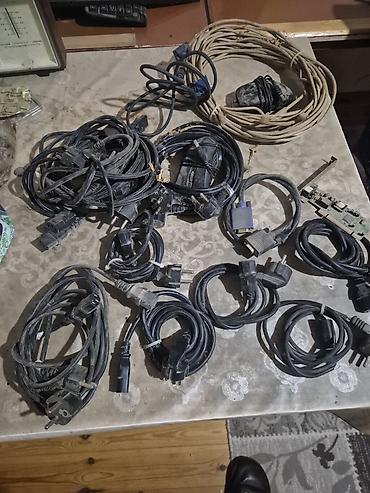 plata xarab: Məhsul: Kompüter aksesuarları və kabellər toplusu Tərkib: - 220V — 1