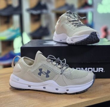 Кроссовки и спортивная обувь: Мужские кроссовки, 42, Under Armour, Новый, цвет - Бежевый, Самовывоз, Платная доставка