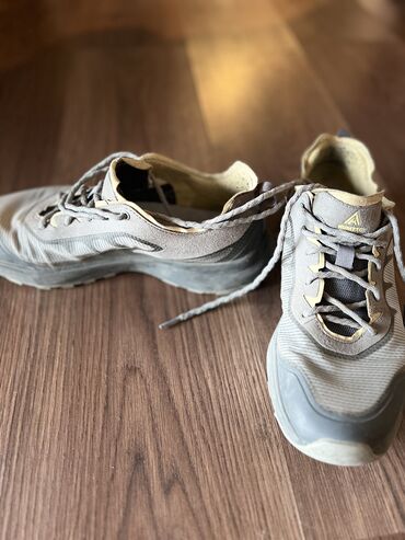 Кроссовки и спортивная обувь: Humto оригинал 
Качество хорошая 
Б/у 2000сом