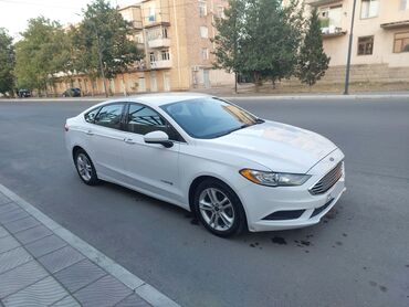 Ford: Ford Fusion: 2 l | 2017 il 128000 km Sedan — 5