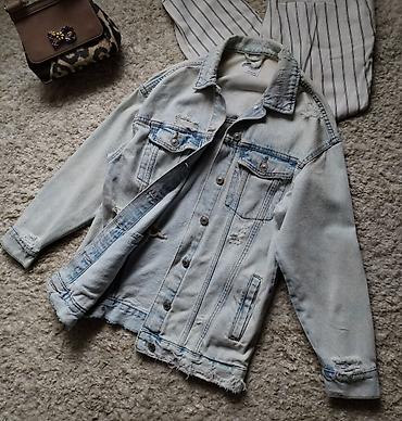 pull and bear ranac: BERSHKA isfazonirana teksas jakna u svetlo plavoj boji. Veličina XS — 2