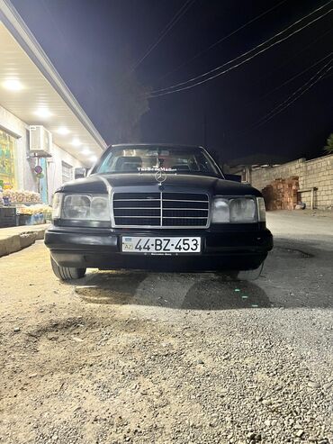mercedes c63: Mercedes-Benz E 230: 2.3 l | 1990 il Sedan