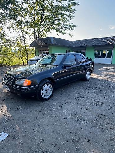 motor bmw: Mercedes-Benz C 180: 2.3 l | 1993 il Sedan — 2