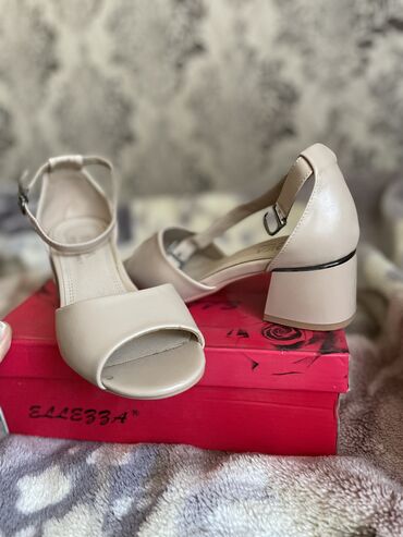 обувь женская бу: Туфли 36, цвет - Бежевый