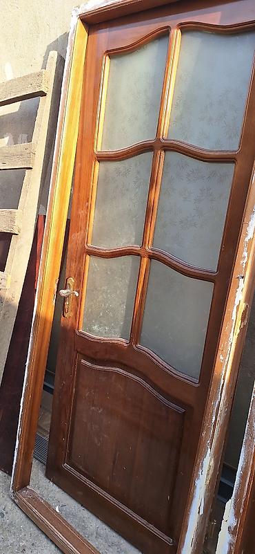 Qapılar və aksessuarlar: Taxta şüşəli qapılar - Material: təbii ağac (qəhvəyi ton), laklı səth — 1