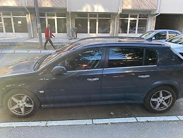 Opel: Opel Signumn, tamno siva metalik, 5 vrata. Glavne karakteristike: - — 17