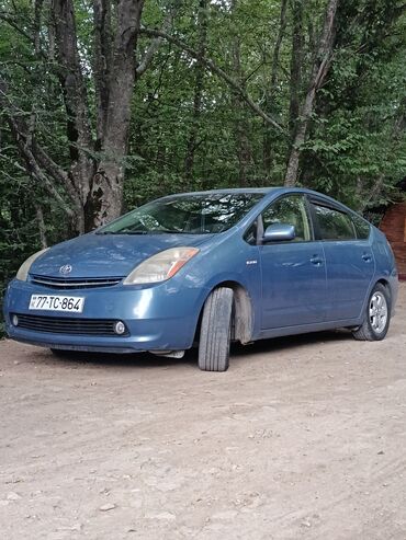 продажа бу авто в азербайджане: Mavi rəngli bu Toyota Prius avtomobili, həm şəhər içi, həm də uzun