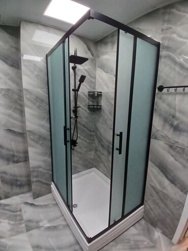 Duş kabinaları, arakəsmələr: Yeni Arakəsmə, Künc üçün, Pulsuz çatdırılma — 10