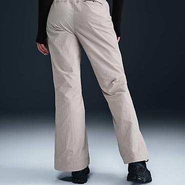 vikend torba: Nike Sportswear Collection Women's Mid-Rise Repel Zip Trousers vel. XS — 4