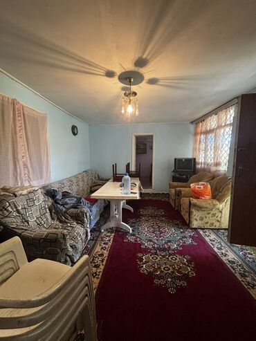 Həyət evləri və villaların satışı: 1 mərtəbəli həyət evi - Tikili: birmərtəbəli, eyvanlı. Girişdə geniş — 6