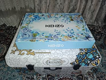 Комплекты постельного белья: Продам 2 постельных набора фирмы Kenzo. В один набор входит: 1 — 14